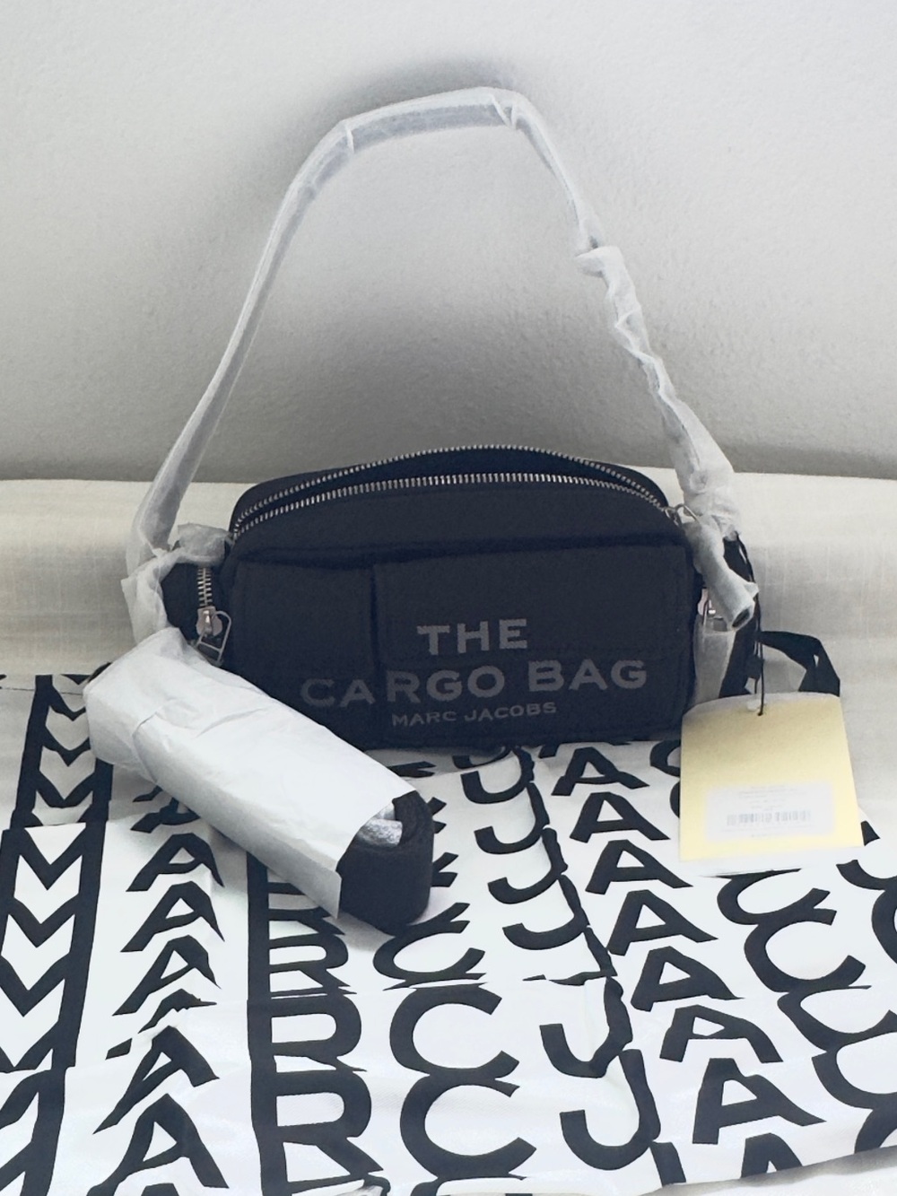 NWT🖤MARC JACOBS THE BLACK CANVAS CARGO SHOULDER BAG